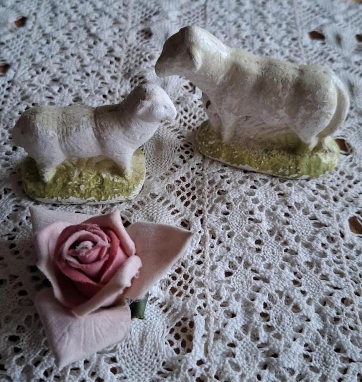 2 Oude brocante gipsen schaapjes, Antiek en Kunst, Curiosa en Brocante, Ophalen of Verzenden