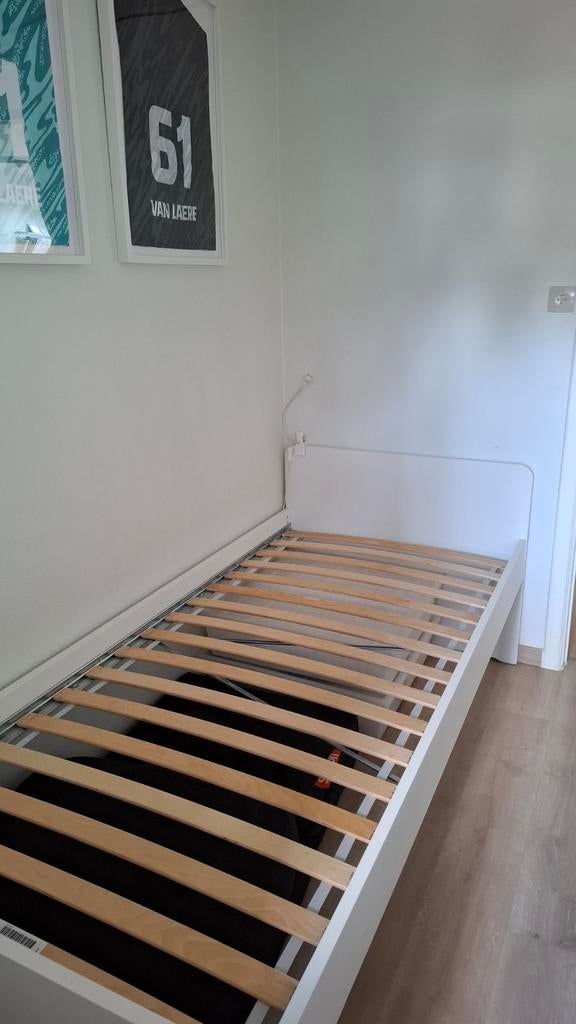 ÉÉNPERSOONSBED MET lattenbodem, matras en dekbed., Huis en Inrichting, Slaapkamer | Bedden, Ophalen