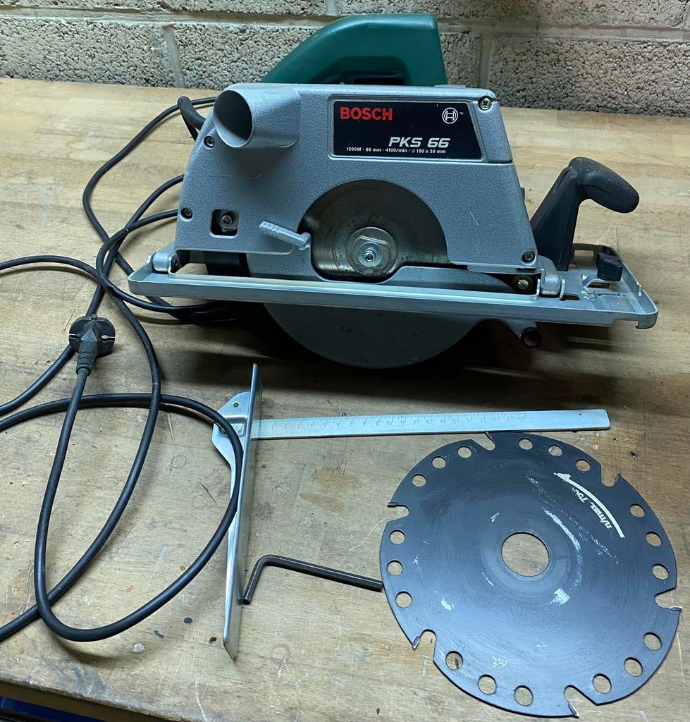 Bosch hand cirkelzaag PKS 66 met geleiderail, Doe-het-zelf en Bouw, Gereedschap | Zaagmachines, Ophalen, Gebruikt, Cirkelzaag