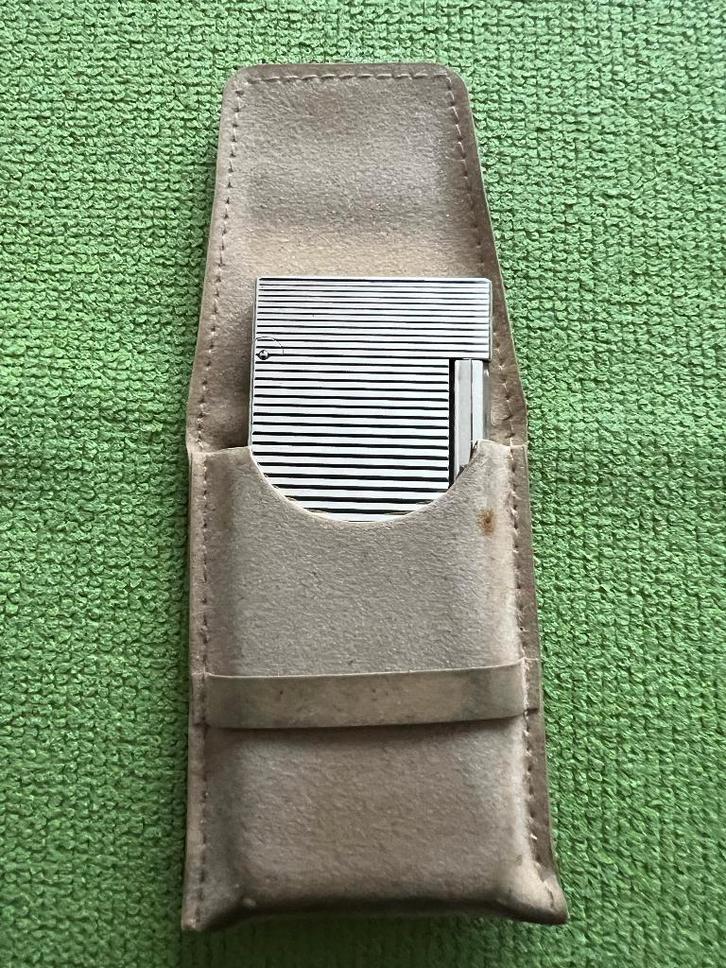 S.T. Dupont Ligne 2 Plaque Argente Aansteker, Collections, Articles de fumeurs, Briquets & Boîtes d'allumettes, Comme neuf, Briquet