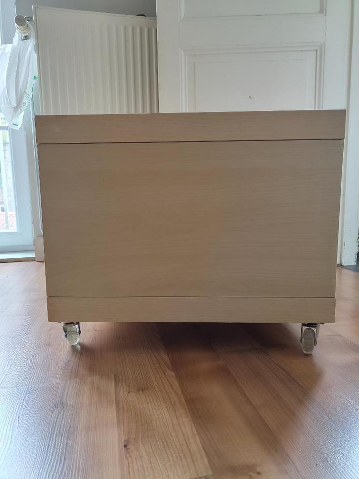 Table basse à roulette IKEA, Maison & Meubles, Tables | Dessertes, Utilisé, 50 à 75 cm, 50 à 100 cm, Carré, Enlèvement