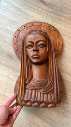 Sculpture Marie en noyer 1965 - curiosité, Enlèvement