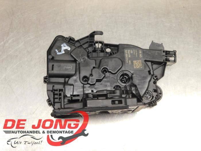 Serrure portière mécanique 4portes arrière gauche d'un Vo, Autos : Pièces & Accessoires, Carrosserie & Tôlerie, Volkswagen, Utilisé