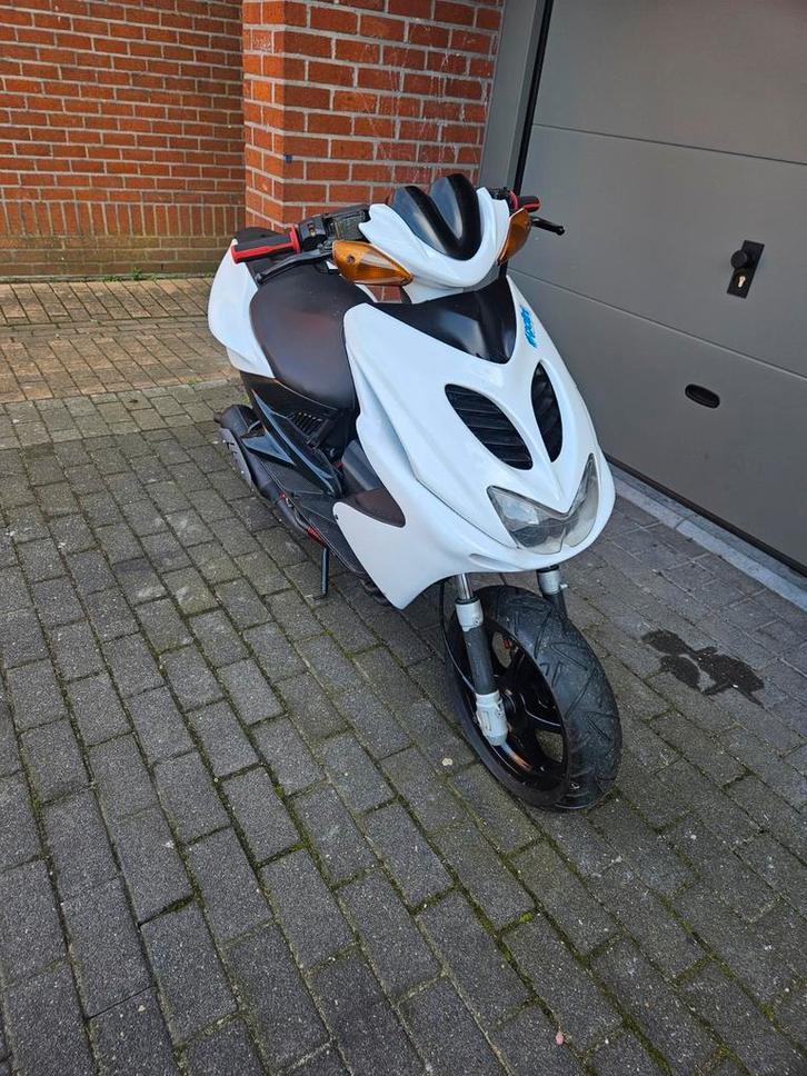 Tekoop a klasse aerox, Fietsen en Brommers, Scooters | Yamaha, Zo goed als nieuw, Aerox, Klasse A (25 km/u), Tweetakt, Ophalen