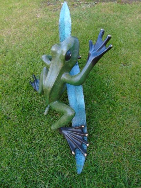 statue d une grenouille en bronze patiné + jet d eau ..., Jardin & Terrasse, Pièces d'eau & Fontaines, Neuf, Ornement d'eau, Autres matériaux