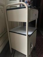 Vintage in gebroken wit metalen nachtkastje (ziekenhuis), Ophalen