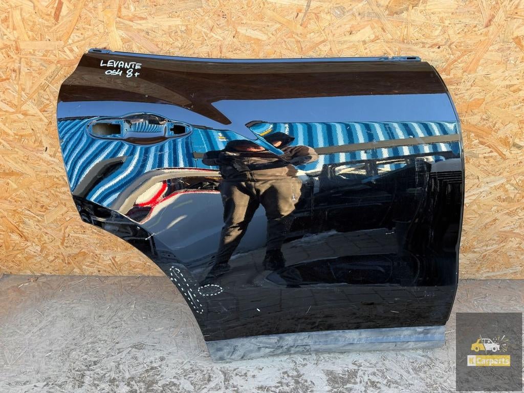 Maserati Levante porte arri re droite, Viale Ciro Menotti 322
41121  Modena, IT, Maserati, Maserati S.p.A., Utilisé