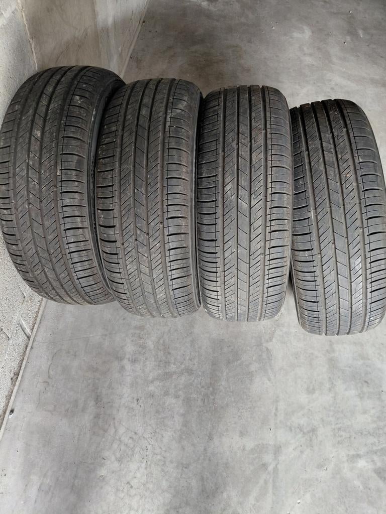 Pneus été 215/55/r17 98v pratiquement neuf, Band(en)