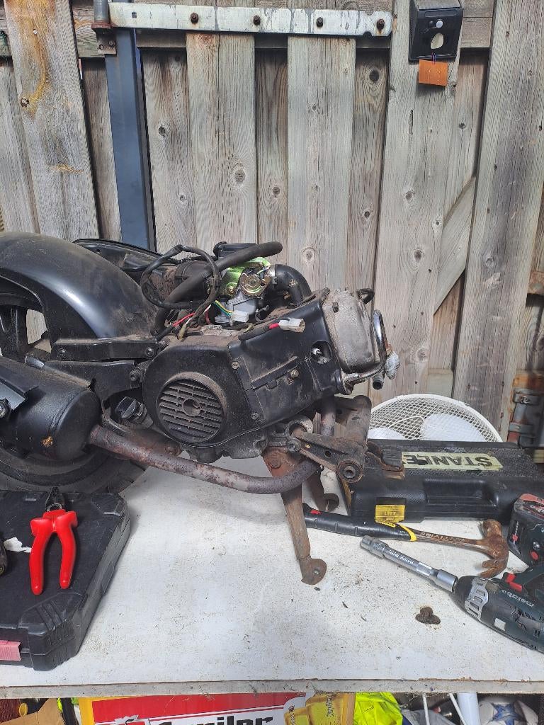 Onderdelen blok zadel kappen peugeot kisbee nieuwe cilinder, Ophalen, Cilinder, Peugeot