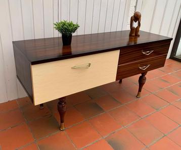 Vintage klein dressoir/tv-meubel beschikbaar voor biedingen