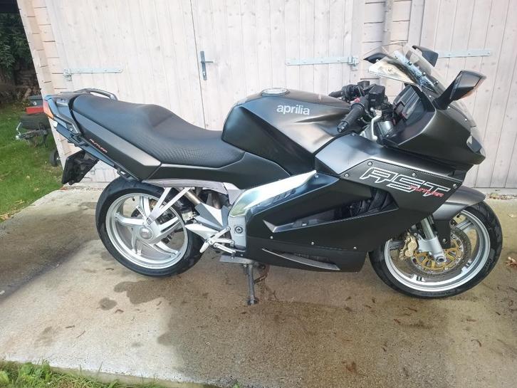 Aprilia RST 1000 Futura met keuring, Motoren, Motoren | Aprilia, Particulier, Toermotor, meer dan 35 kW, 2 cilinders, Motorrijbewijs A