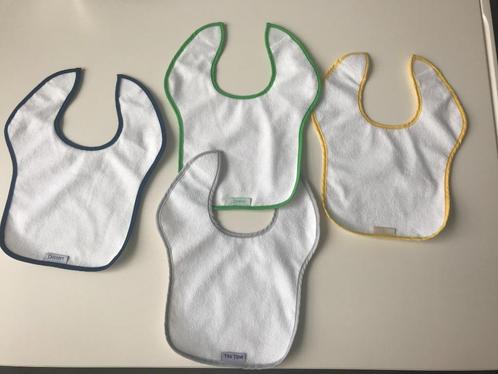 4 Witte slabbetjes met plastic achterkant, weinig gedragen., Kinderen en Baby's, Babyvoeding en Toebehoren, Zo goed als nieuw