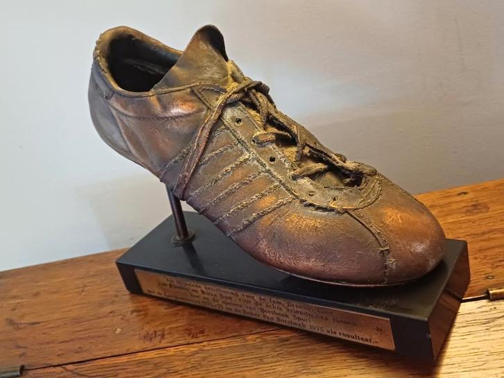 - Gouden schoen Borsbeek sport -, Verzamelen, Sportartikelen en Voetbal, Gebruikt, Overige typen, Ophalen of Verzenden