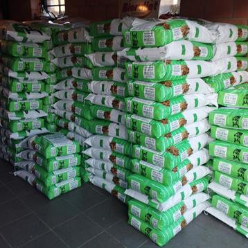 Voeders voor schapen, geiten, alpaca,   ... beschikbaar voor biedingen