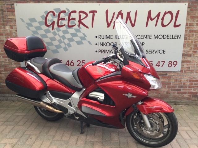 Honda ST 1300 pan european, 2012, 25432 km, Motoren, Motoren | Honda, Bedrijf, Toermotor, meer dan 35 kW, 4 cilinders, Motorrijbewijs A