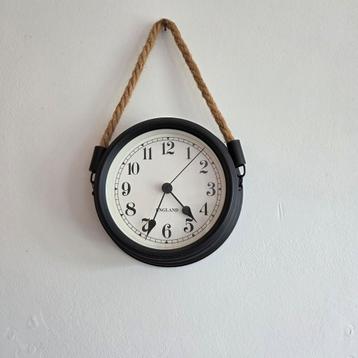 Landelijke klok beschikbaar voor biedingen