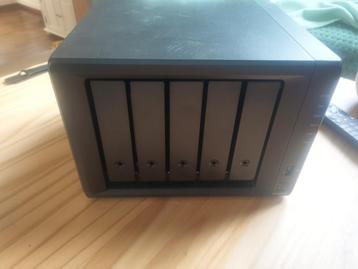 synology nas 5 bay ds1522+ 36TB beschikbaar voor biedingen