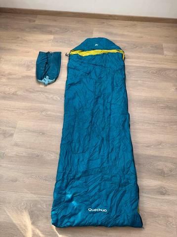 Bijna nieuwe slaapzak Quechua blauw/groen 