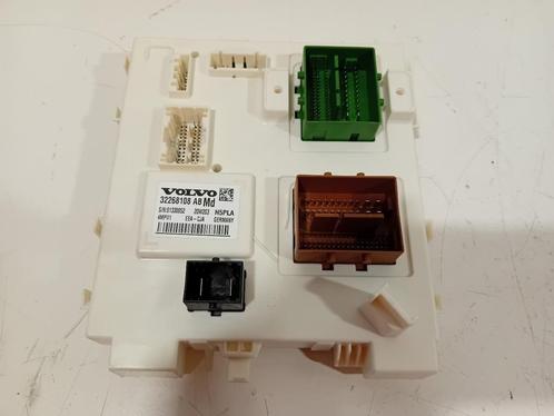 ZEKERINGKAST Volvo XC40 (XZ) (01-2017/12-2022) (32268108), Auto-onderdelen, Elektronica en Kabels, Volvo, Gebruikt