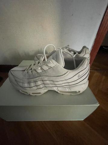Air max 95 blanche beschikbaar voor biedingen