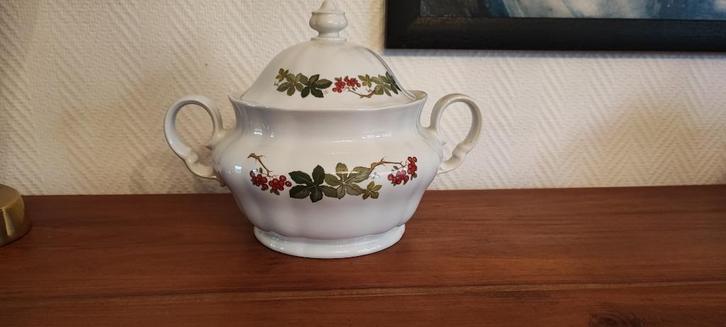 Soepterrine met bessen Winterling Marktleuthen Bavaria, Antiek en Kunst, Antiek | Servies los, Ophalen of Verzenden