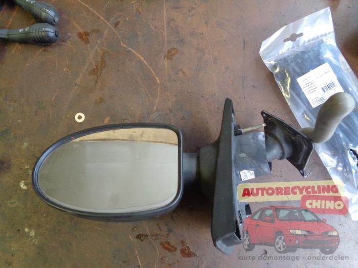 Buitenspiegel links van een Renault Twingo, Auto-onderdelen, Spiegels, Gebruikt, 3 maanden garantie, Ophalen of Verzenden
