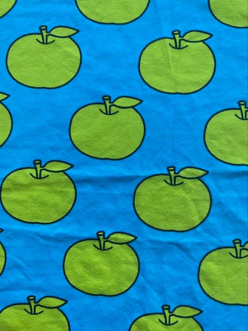 Blauwe tricot met groene appels, Hobby en Vrije tijd, Stoffen en Lappen, Zo goed als nieuw, Katoen, 30 tot 120 cm, 30 tot 200 cm