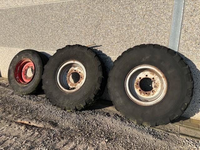 BANDEN, Zakelijke goederen, Landbouw | Onderdelen | Banden, Velgen en Assen, Ophalen