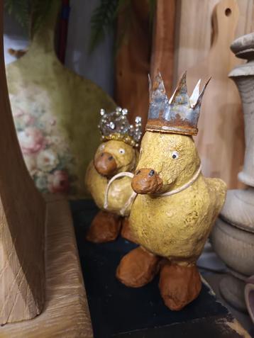 Papier-Maché kuikentjes  beschikbaar voor biedingen