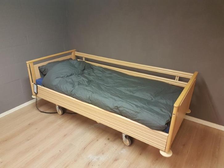 verpleegbed, matras 85205 thuiszorgbed, volledig elektrisch, Diversen, Verpleegmiddelen, Gebruikt, Ophalen