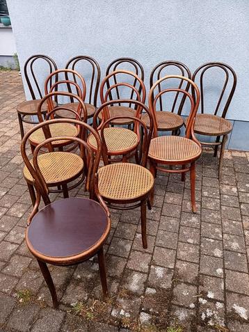 Bistrostoelen naar het bekende thonet-model beschikbaar voor biedingen