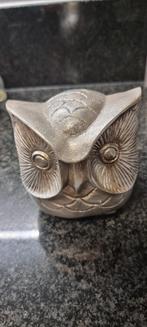 Décoration en forme de hibou en argent, Enlèvement