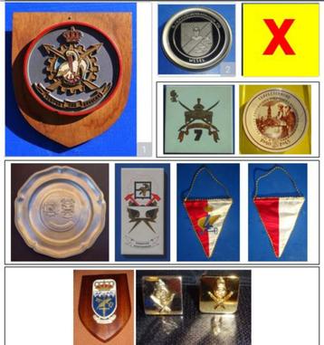 ABL Lot Militaria Tiles Crests assiettes Bannière Manchettes