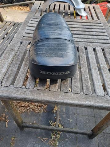 Honda dax zadel origineel  beschikbaar voor biedingen