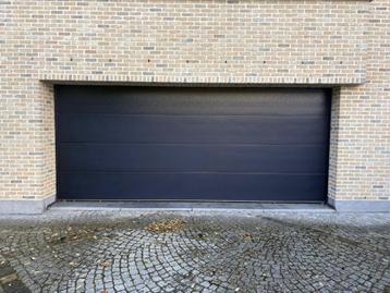 Automatische sectionale garagepoort beschikbaar voor biedingen