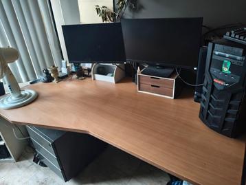 bureau  beschikbaar voor biedingen