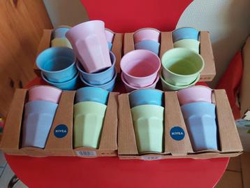 Bekertjes, 4 verschillende kleuren 26 stuks. Klas? beschikbaar voor biedingen
