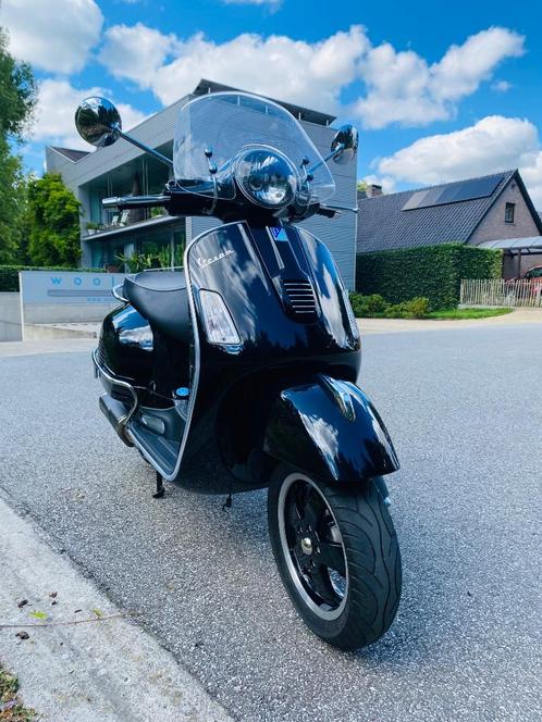 Piaggio Vespa 300 cc GTS Classic Style, Motoren, Motoren | Piaggio, Particulier, Scooter, 12 t/m 35 kW, 2 cilinders, Motorrijbewijs A