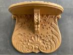 Gesculpteerde houten console voor heiligenbeeld, Enlèvement