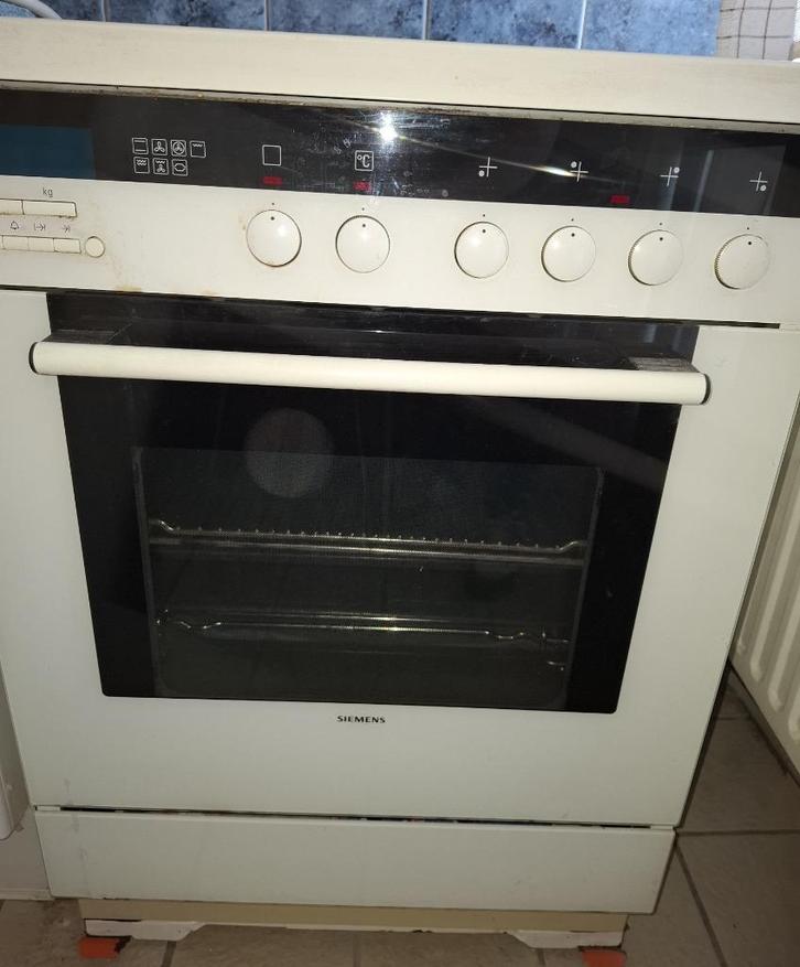 Siemens kookfornuis met een uitschuifbaar rooster, Elektronische apparatuur, Fornuizen, Gebruikt, Vrijstaand, Elektrisch, 4 kookzones