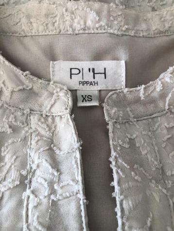 Pippa'H: Lichtgrijs, speels kleedje beschikbaar voor biedingen