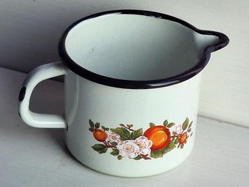 Belle ancienne petite cruche émaillée beschikbaar voor biedingen