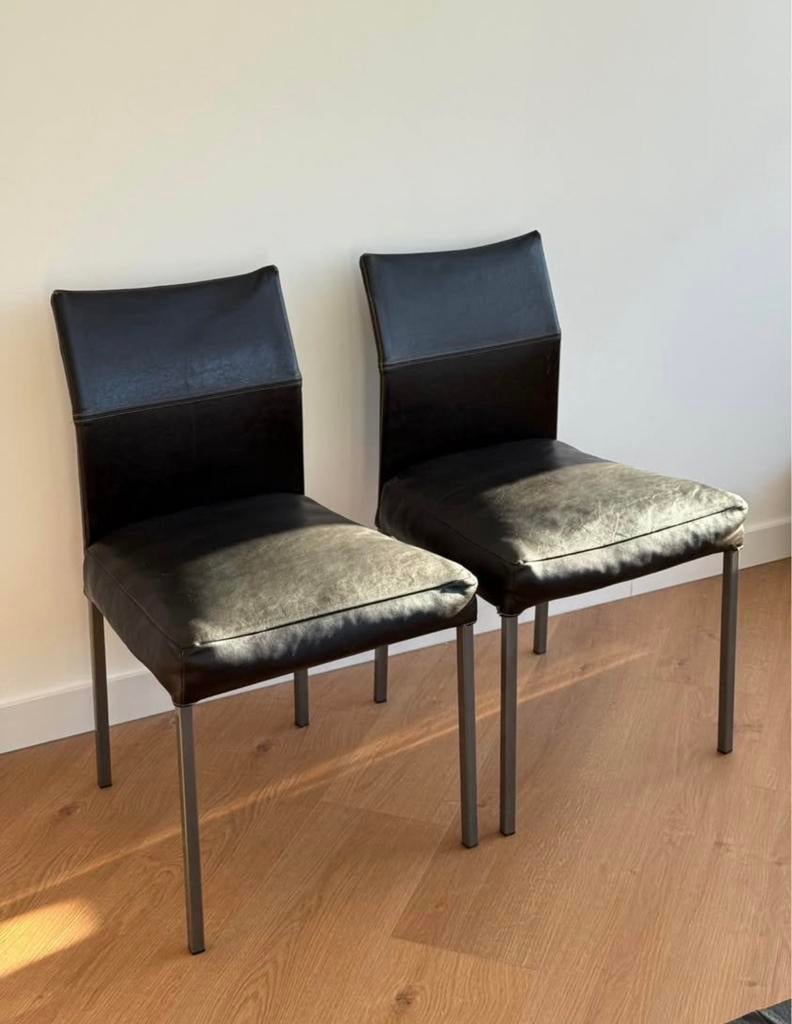 Lot de 2 chaises design – simili cuir noir & pieds métal, Antiquités & Art, Enlèvement