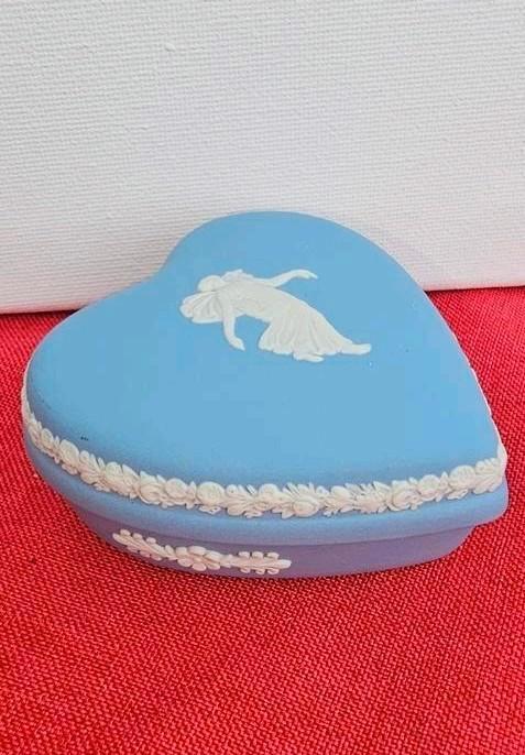 Wedgwood Jasperware Blue Heart Box — Authentiek —, Verzamelen, Retro, Ophalen of Verzenden