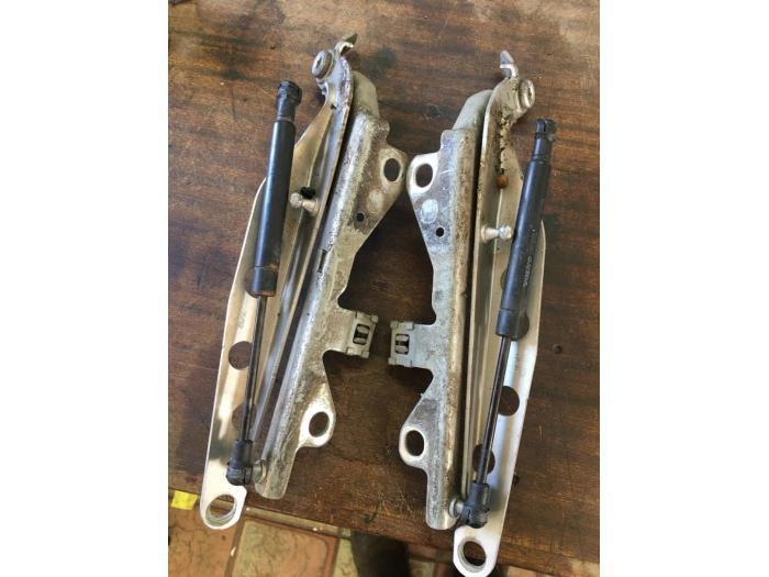 Gasdemper Motorkap Set van een Volvo V70, Auto-onderdelen, Carrosserie, Volvo, Gebruikt, 3 maanden garantie, Ophalen of Verzenden