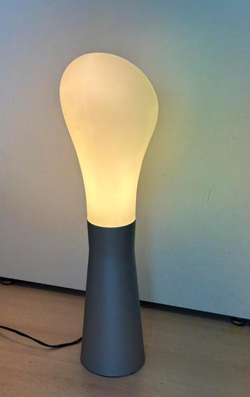 Staande lamp Wombat met spaarlamp beschikbaar voor biedingen