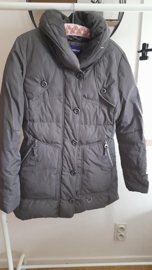 Warme taupe winterjas in dons (Maat 40), Kleding | Dames, Jassen | Winter, Gedragen, Maat 38/40 (M), Bruin, Ophalen of Verzenden