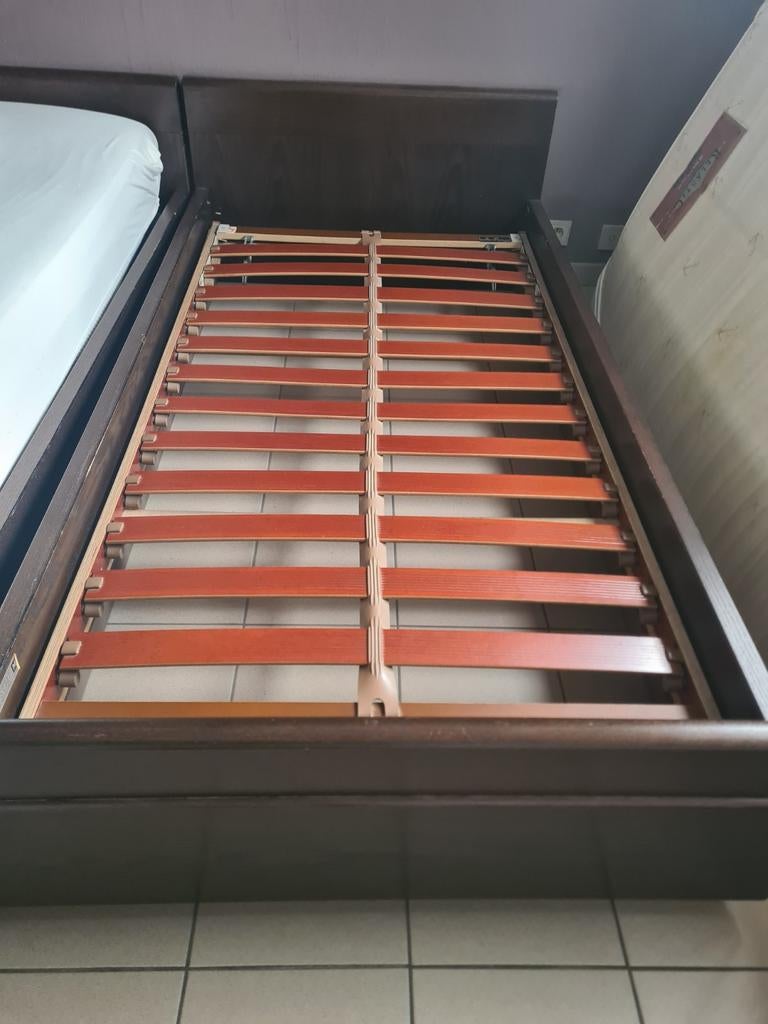 2 x eenpersoonsbed 100cmx200cm en bijhorende nachtkastjes, Huis en Inrichting, Slaapkamer | Bedden, Gebruikt, 100 cm, Hout, Ophalen