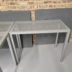 Metalen tafels, Enlèvement, Utilisé