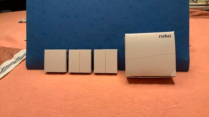 Niko Home control bus schakelaars, Doe-het-zelf en Bouw, Elektriciteit en Kabels, Zo goed als nieuw, Ophalen